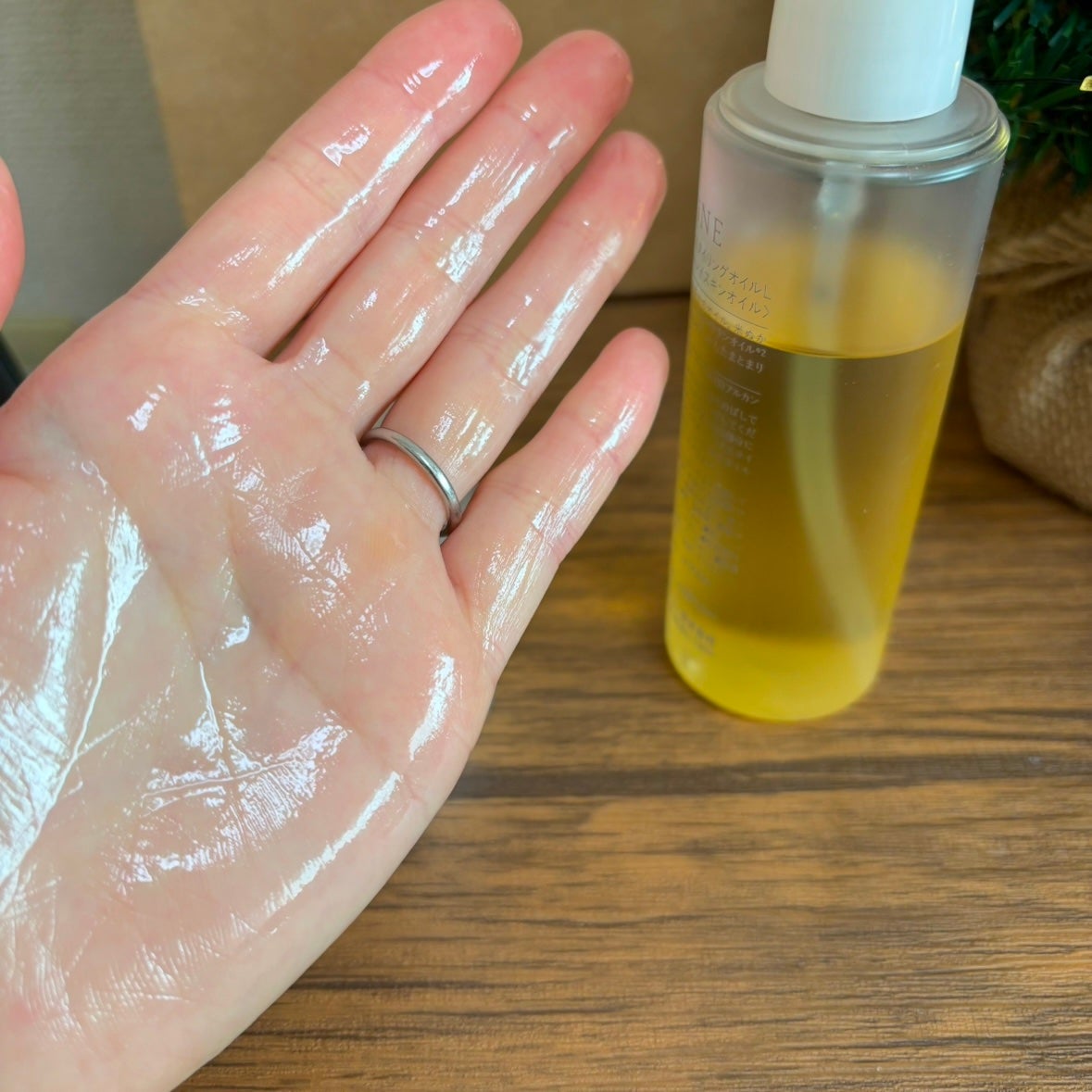 マルチスタイリングオイルライト/NiNE/ヘアオイルを使ったクチコミ(3枚目)
