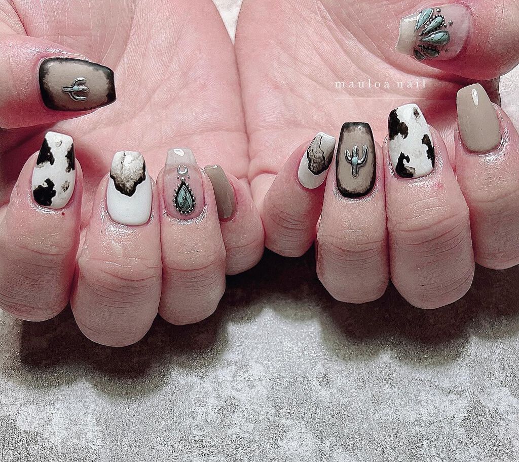 mauloa_nail on LIPS 「・🐮🤍・ネイルやり方動画fantistにて多数更新してます☺️..」(1枚目)