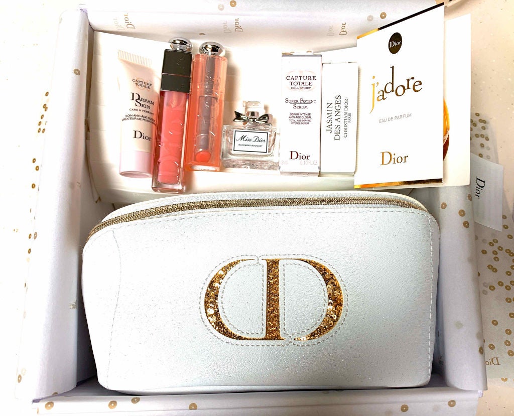 EMI on LIPS 「ディオールのLIP💄💕無くなりかけてる時にポーチ付きのが出たか..」(1枚目)