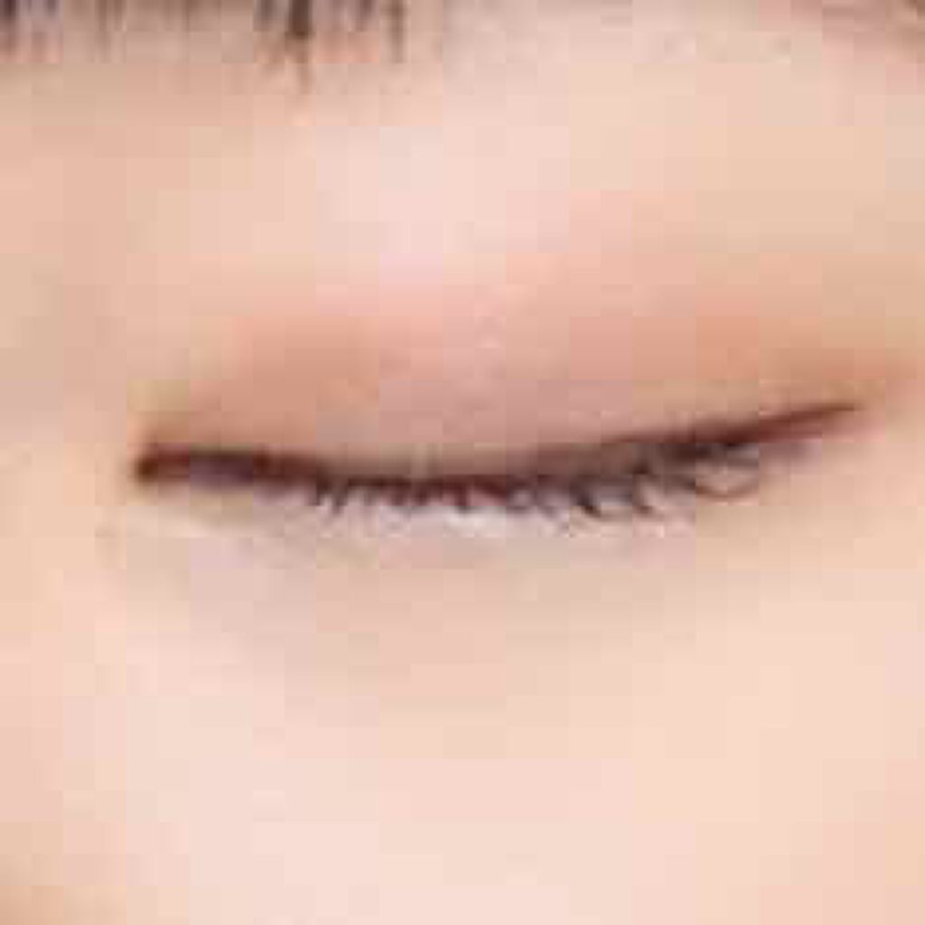 みどみ on LIPS 「まつパで毎朝ビューラーさよなら✨毎日まつ毛を上げるの、大変じゃ..」(3枚目)