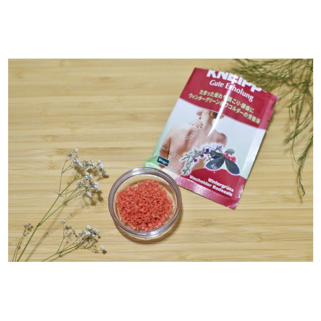 クナイプ グーテエアホールング バスソルト ウィンターグリーン&ワコルダーの香り/クナイプ/無機塩系入浴剤を使ったクチコミ(2枚目)