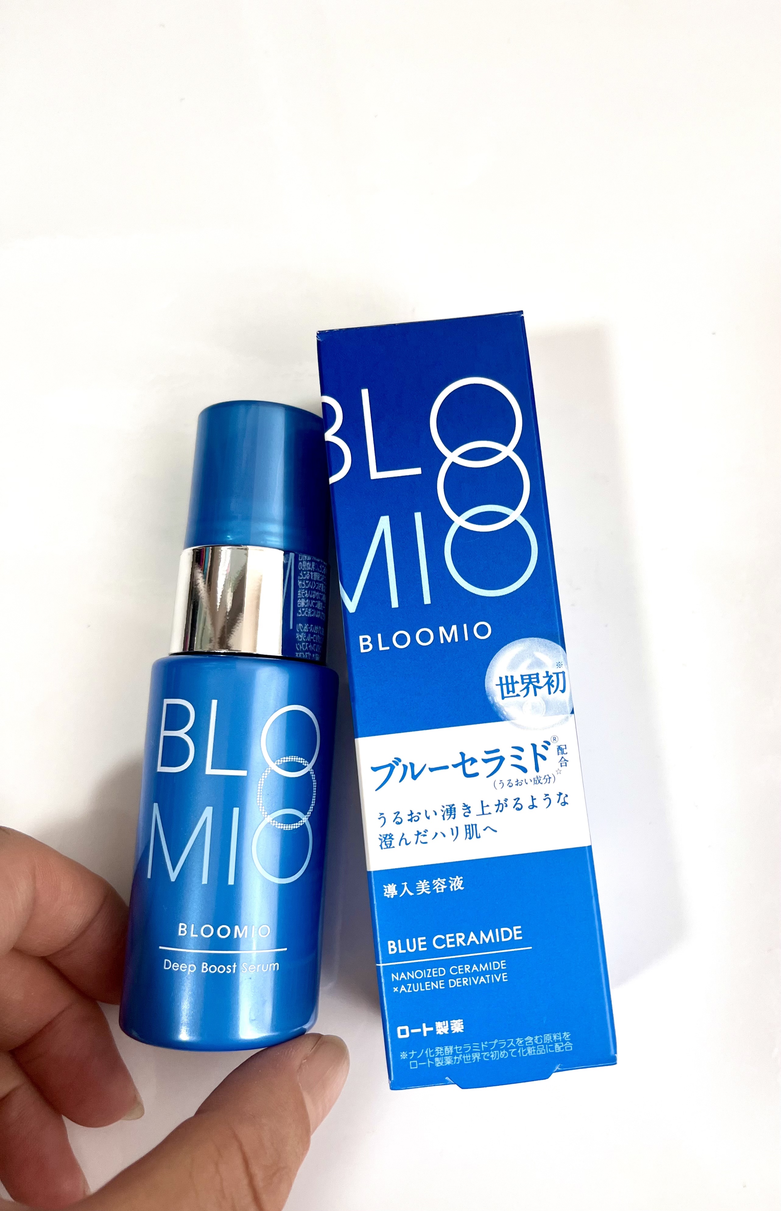 ロート製薬から商品提供をいただきました。

BLOOMIO ブルーミオ ディープブーストセラム 肌の中で徐々に広がっていく老化炎症等による乾燥に着目した新スキンケアブランドとのことです。 洗顔後、すぐ肌に使用する導入美容液とのことです。化粧