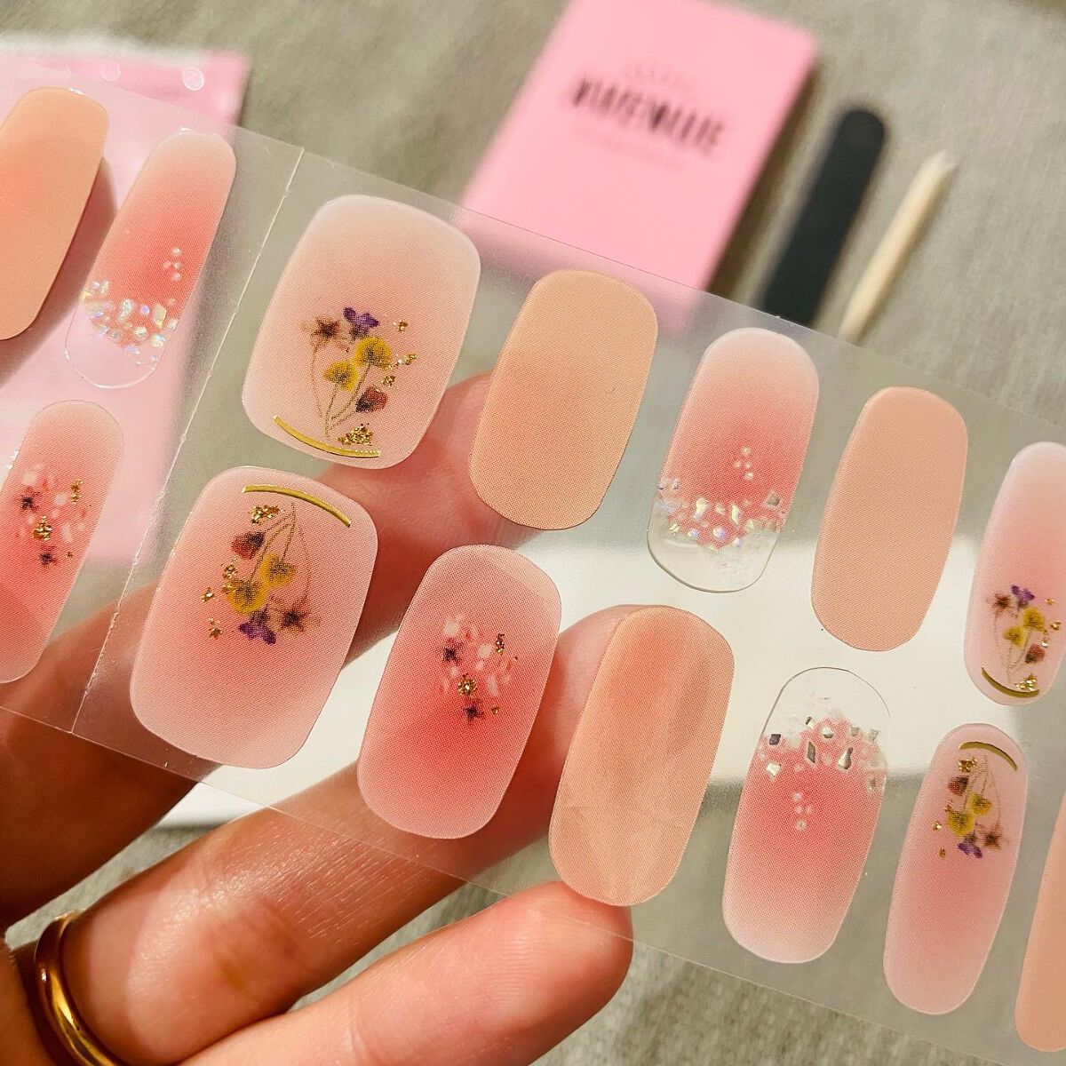 ♡ おうちで過ごそう マニキュア&ネイルシール まとめ売り 計35点 ♡ ♡ おうちで過ごそう マニキュア&ネイルシール まとめ売り 計35点 ♡