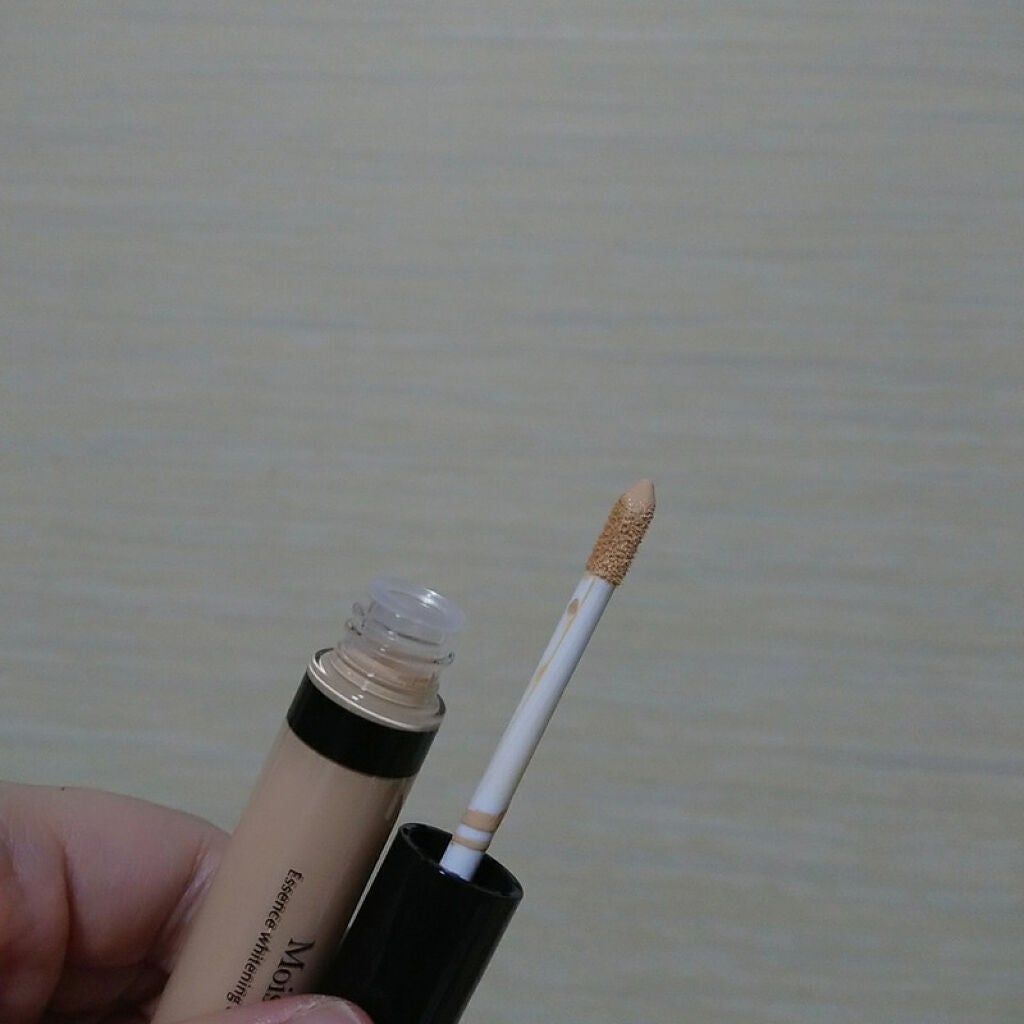 モイストラボ エッセンス薬用美白コンシーラー/Moist Labo/リキッドコンシーラーを使ったクチコミ(2枚目)