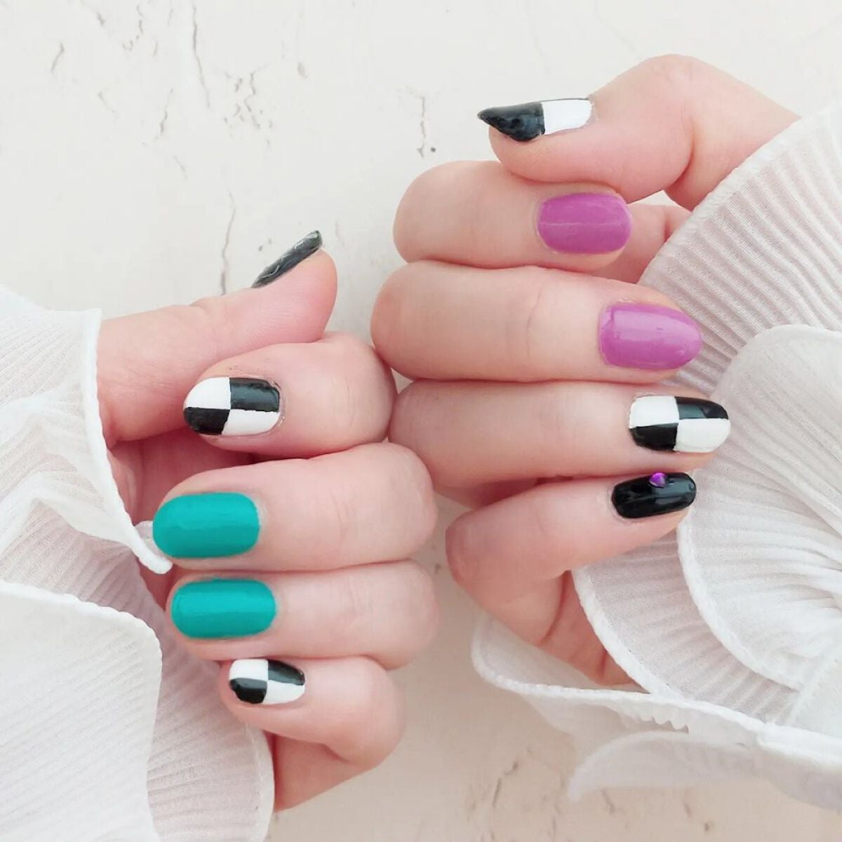 あちゃみん on LIPS 「チェッカーボードネイル…| ᐕ)·初めての推しネイル🥺💕気付い..」(1枚目)