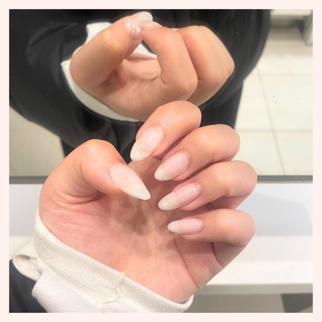ララ🎀フォロバ100% on LIPS 「超!簡単!ちゅるん乳白色ネイル/毎回セルフでネイルしていて今回..」(2枚目)