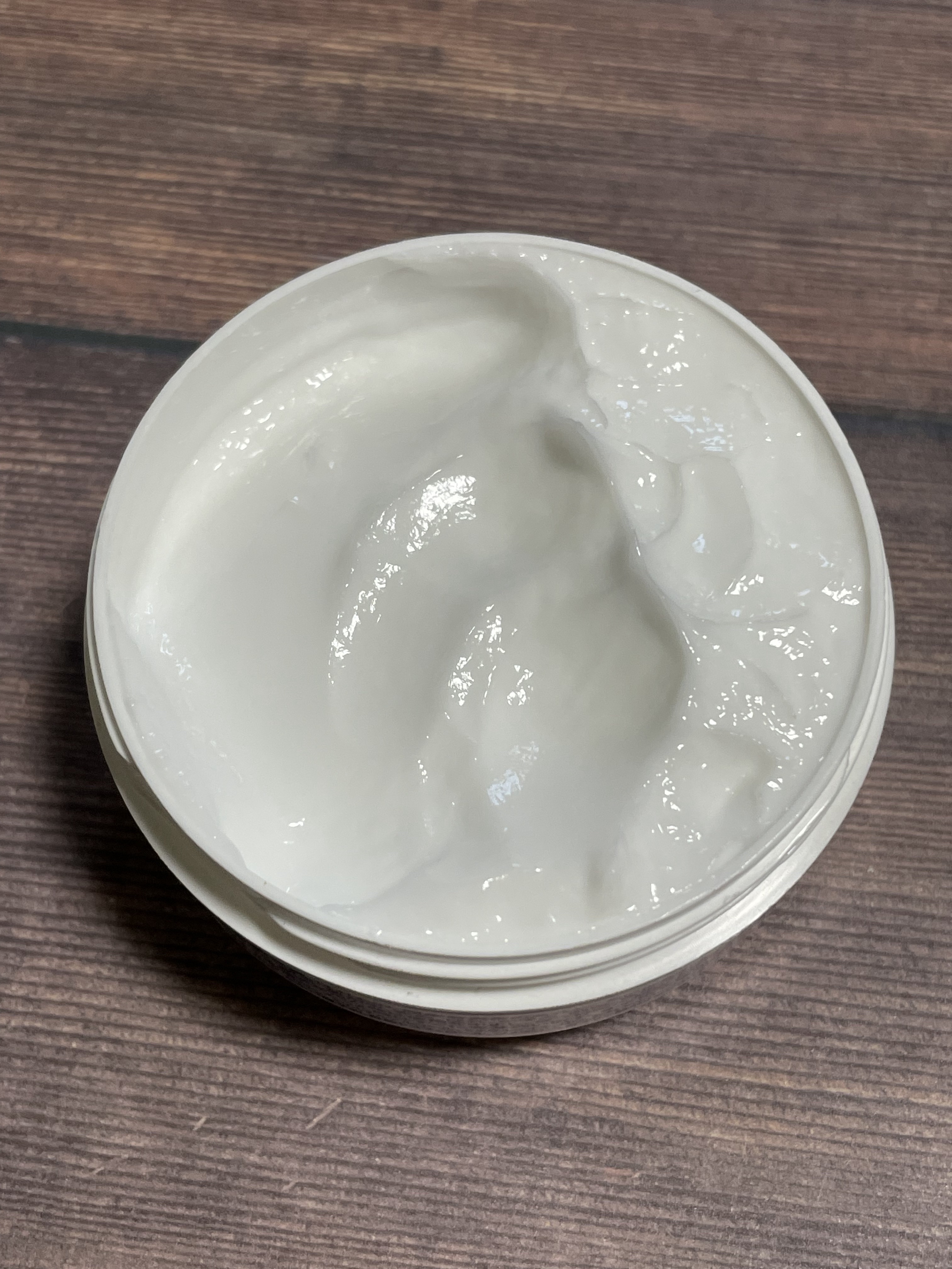 ニベアソフト スキンケアクリーム/ニベア/ボディクリームを使ったクチコミ（2枚目）