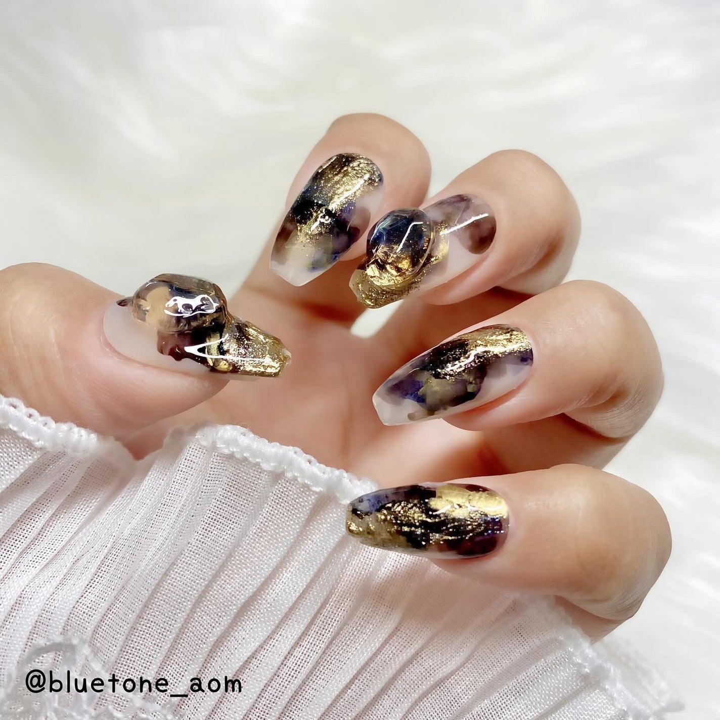 ⋆͛🦖⋆͛aomi on LIPS 「大人っぽいかっこいい系のインクネイル!これ結構お気に入り☺️イ..」(3枚目)