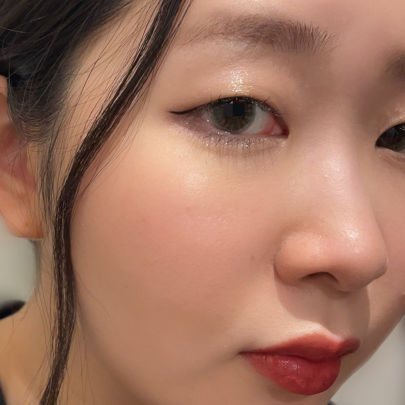 トゥインクルグリッター[ホログラム]/innisfree/リキッドアイシャドウを使ったクチコミ（2枚目）