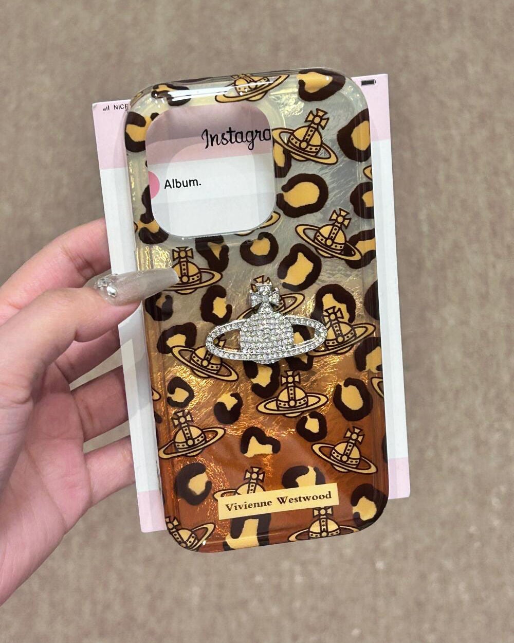 ケース大好きっ子 on LIPS 「グラデーションのヒョウ柄はかっこいいですね#iPhoneケース..」(2枚目)