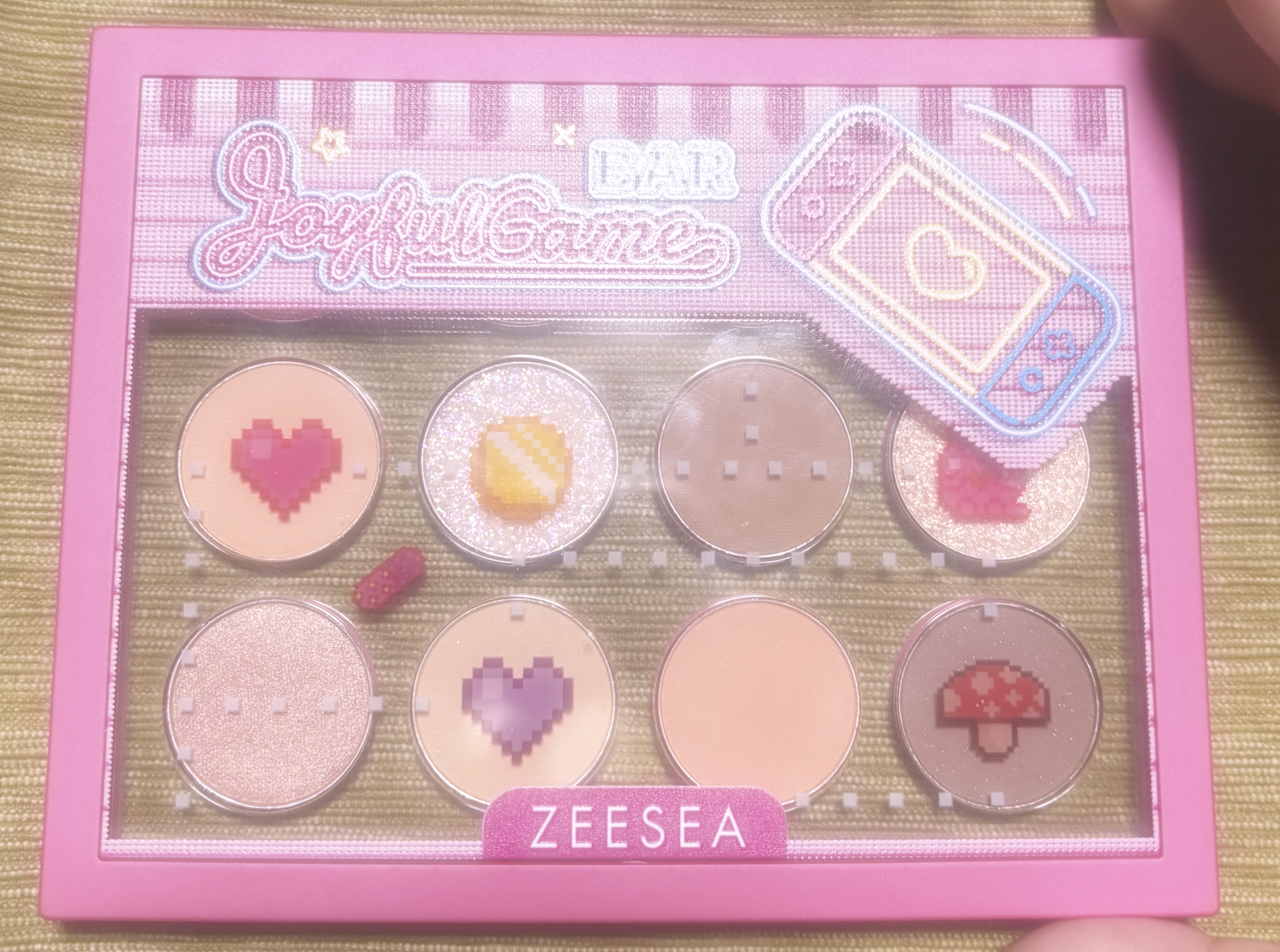 ZEESEA ピクセルシリーズ ベンディングマシーン12カラーアイシャドウパレット ゲームバー/ZEESEA/アイシャドウパレットを使ったクチコミ（1枚目）