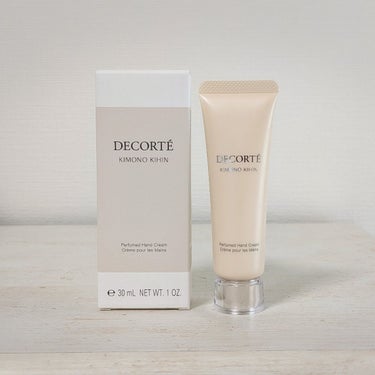 DECORTÉ キモノ キヒン パフュームド ハンドクリーム のクチコミ「DECORTÉ　キモノ キヒン パフュームド ハンドクリーム

【商品の特徴】
うるおいに満ち.....」（2枚目）