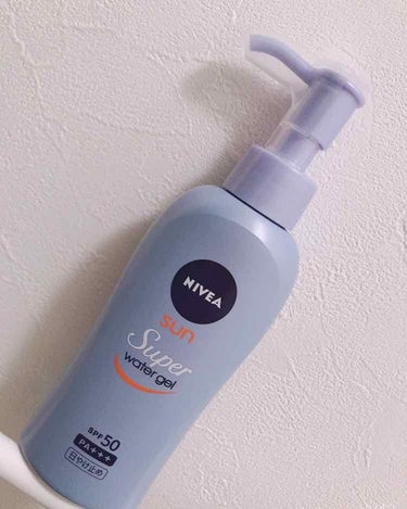 ニベア　SUNウォータージェル
SPF50 PA+++
を使ってみての感想です✨

使い心地🔻
・ジェルなのでベタつきを感じず、塗り心地がいい！
・顔に塗っても肌荒れしなかった。
・石鹸で簡単に落とせる