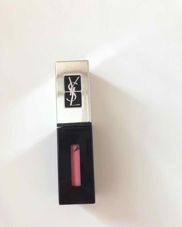 YVES SAINT LAURENT BEAUTE ルージュ ピュールクチュール ヴェルニ プランパーのクチコミ「
今回ご紹介するのは
全8色の中で、
1番普段使いできて、どんなメイクにでも合わせやすいと感じ.....」（2枚目）