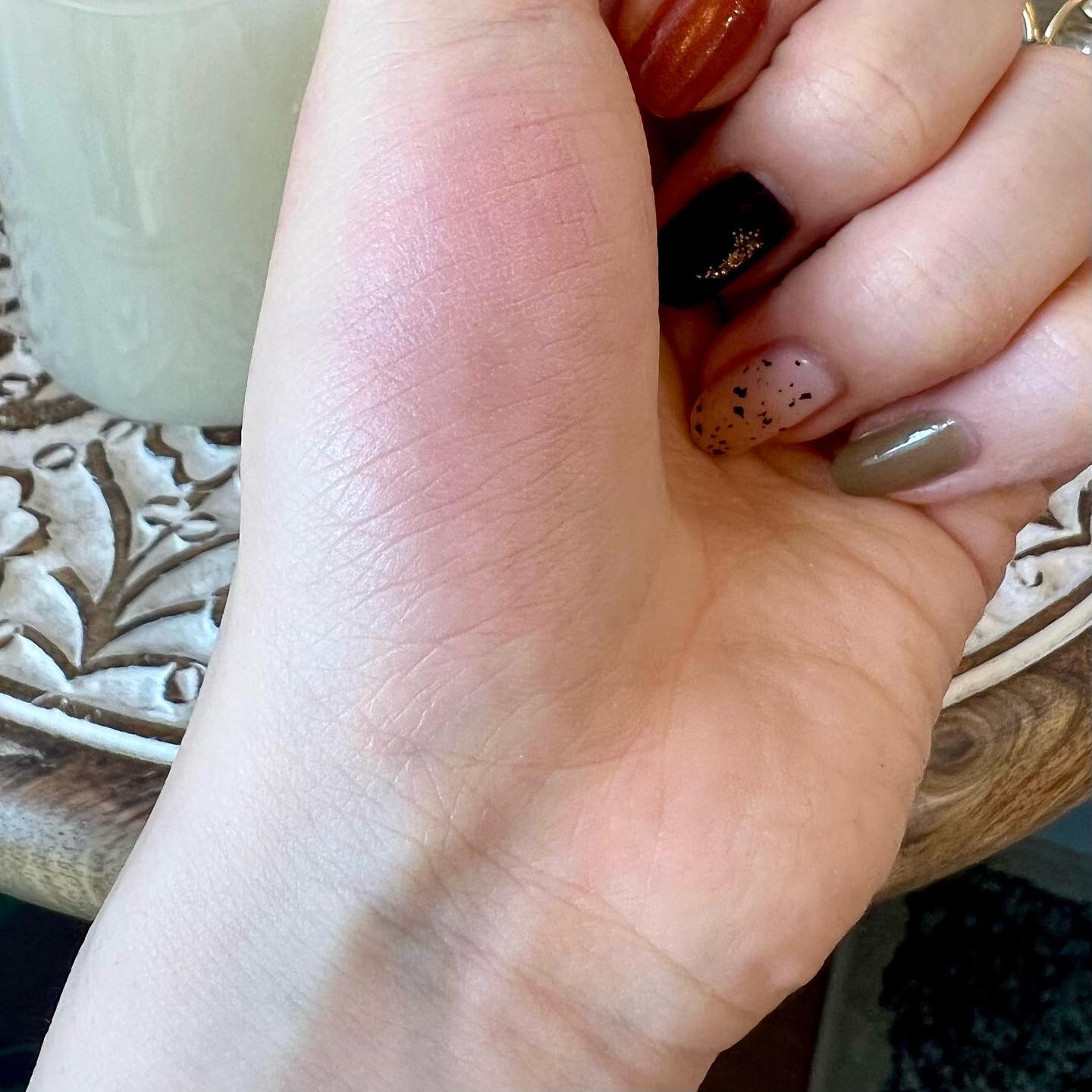 アディクション ザ ブラッシュ マット 009M Rose Wish/ADDICTION/パウダーチークを使ったクチコミ（2枚目）