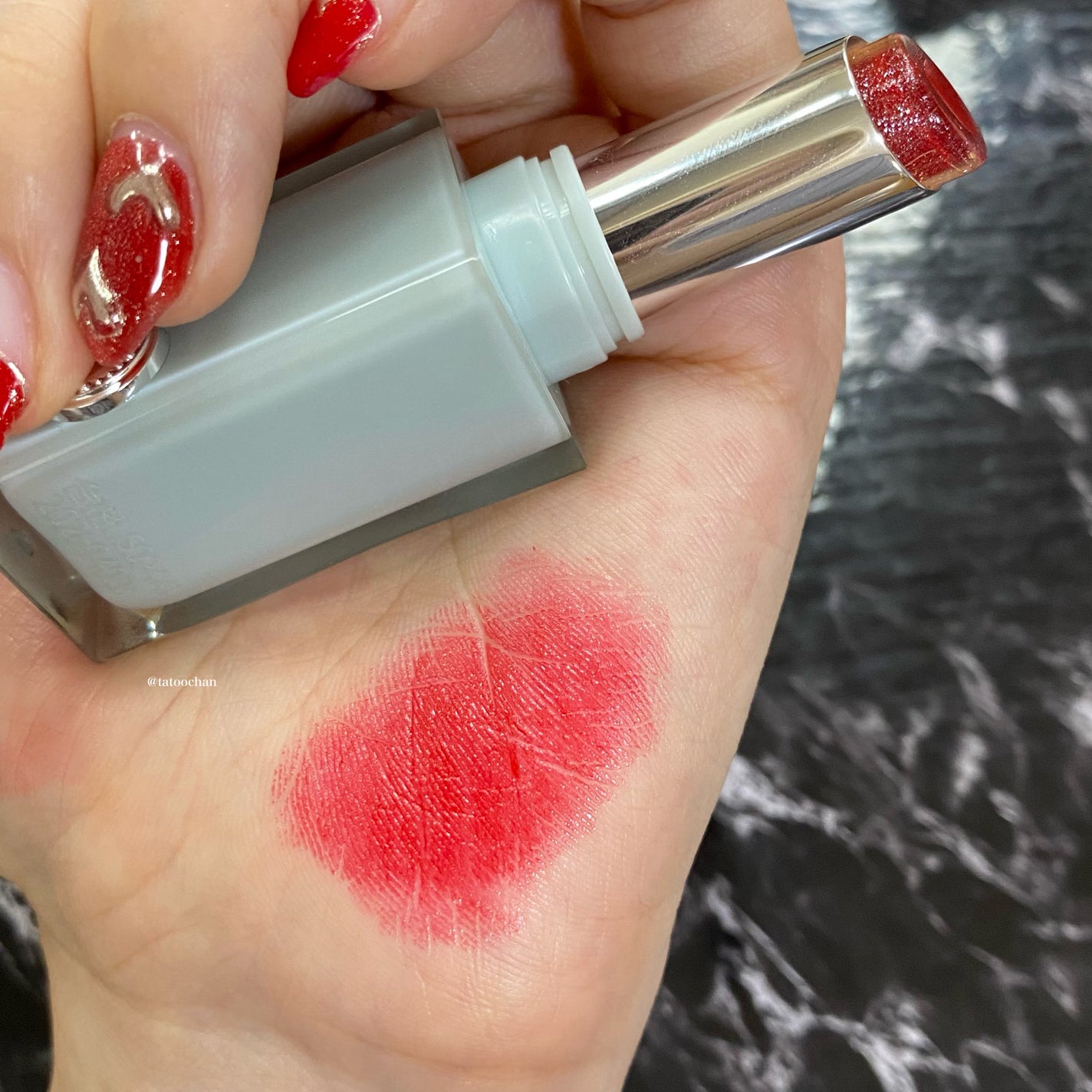 タトゥーちゃん🩵ブルベ夏 on LIPS 「パケ買い不可避ふたつ目🍬リップも可愛すぎた😮💨🩷💜♡Jooc..」(5枚目)