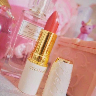 💄💋
.
普段使いのプチプラリップ💓

これはセザンヌのラスティングリップカラー 501
オレンジっぽい赤は初めだけどいい感じ☺️
プチプラでお求め安いし
他にもたくさん色味があるのでおススメです！
.