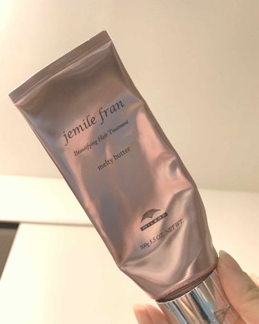 
使い切ったヘアケア商品のレビューです。

このブランドはヘアケア商品でも
有名ですよね( ･ᴗ･ )。
使い切るまで結構日持ちしました🐹✨



テクスチャー ▶️ 乳液っぽい
香り▶️個人的に大好き