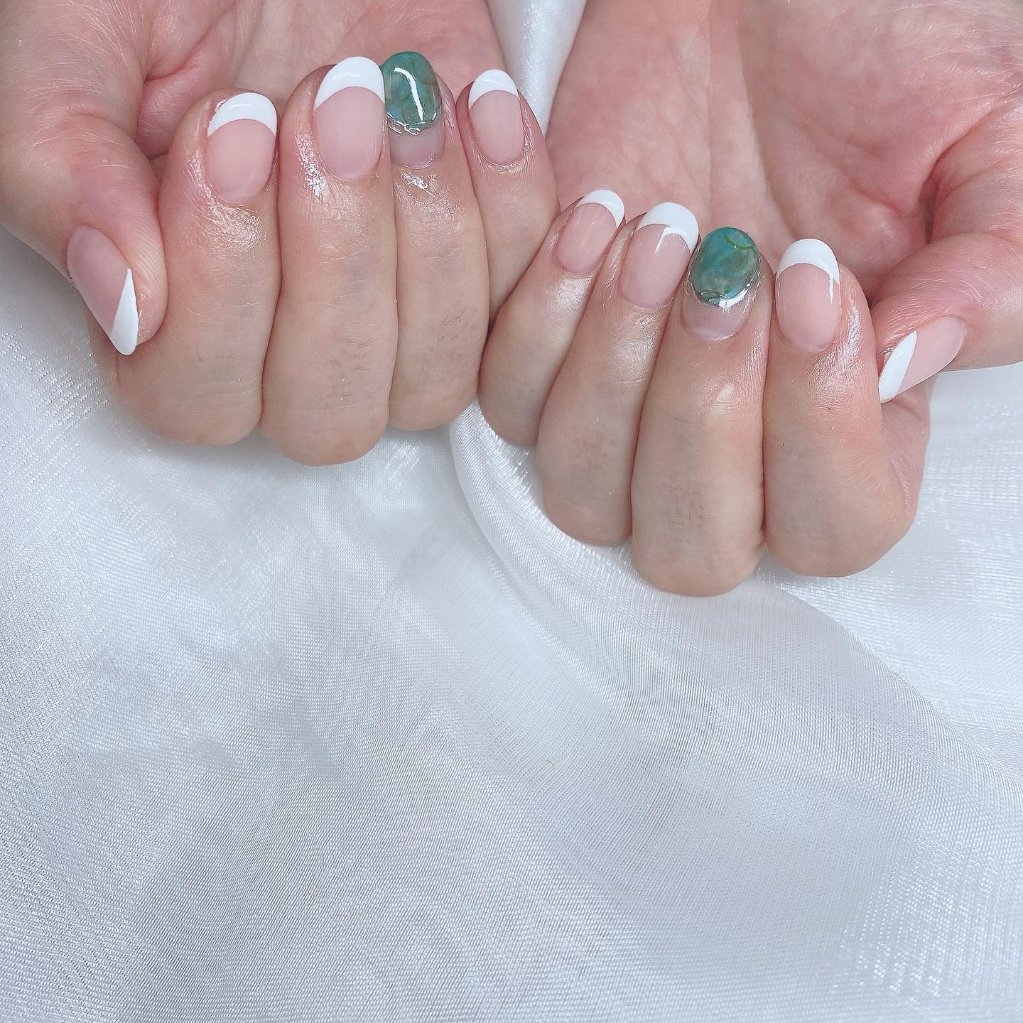 #フレンチネイル,#ターコイズネイル,#ジュエリーネイル,#アクセサリーネイル,#シンプルネイル,#オフィスネイルのネイルデザイン