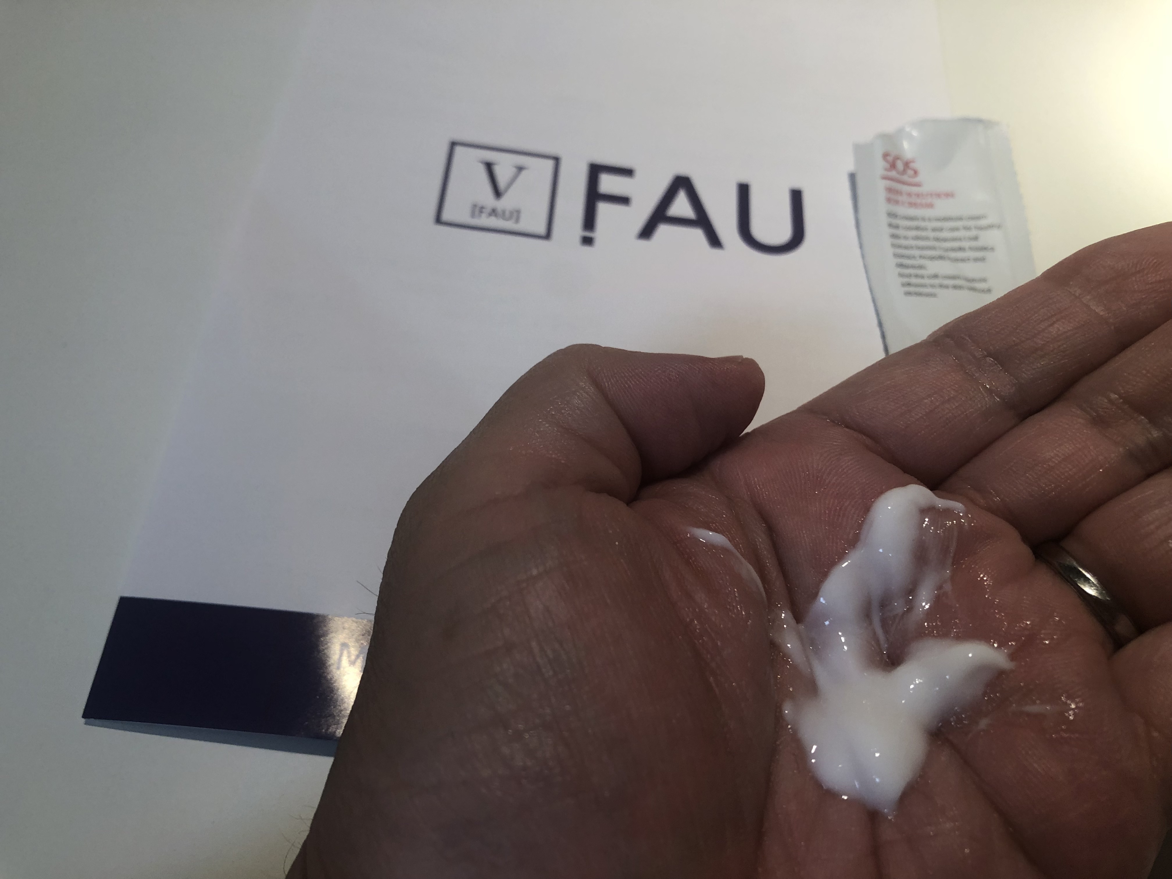 スキンソリューションSOSセラム100ml/FAU/美容液を使ったクチコミ（3枚目）