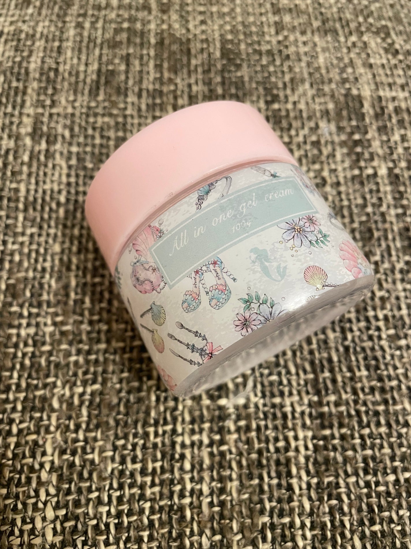 sora on LIPS 「パケは可愛かったけどな…🪽🫧クラブオールインワンジェルクリーム..」(1枚目)