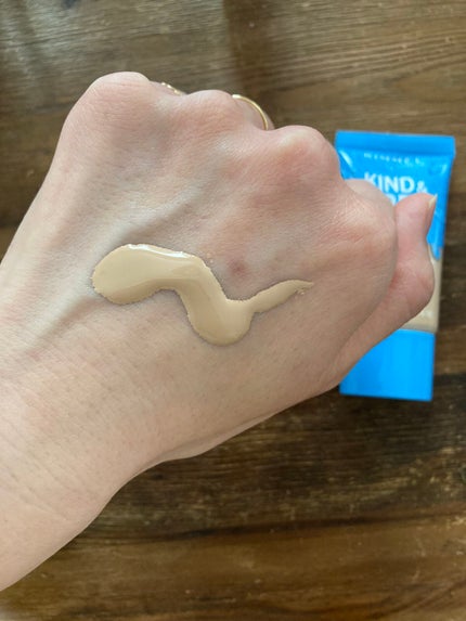 カインド&フリー プレストパウダー 001 トランスルーセント/リンメル ロンドン/プレストパウダーを使ったクチコミ(3枚目)