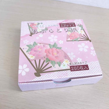 試してみた】あぶらとり紙(卓上BOXタイプ)/DAISO | LIPS