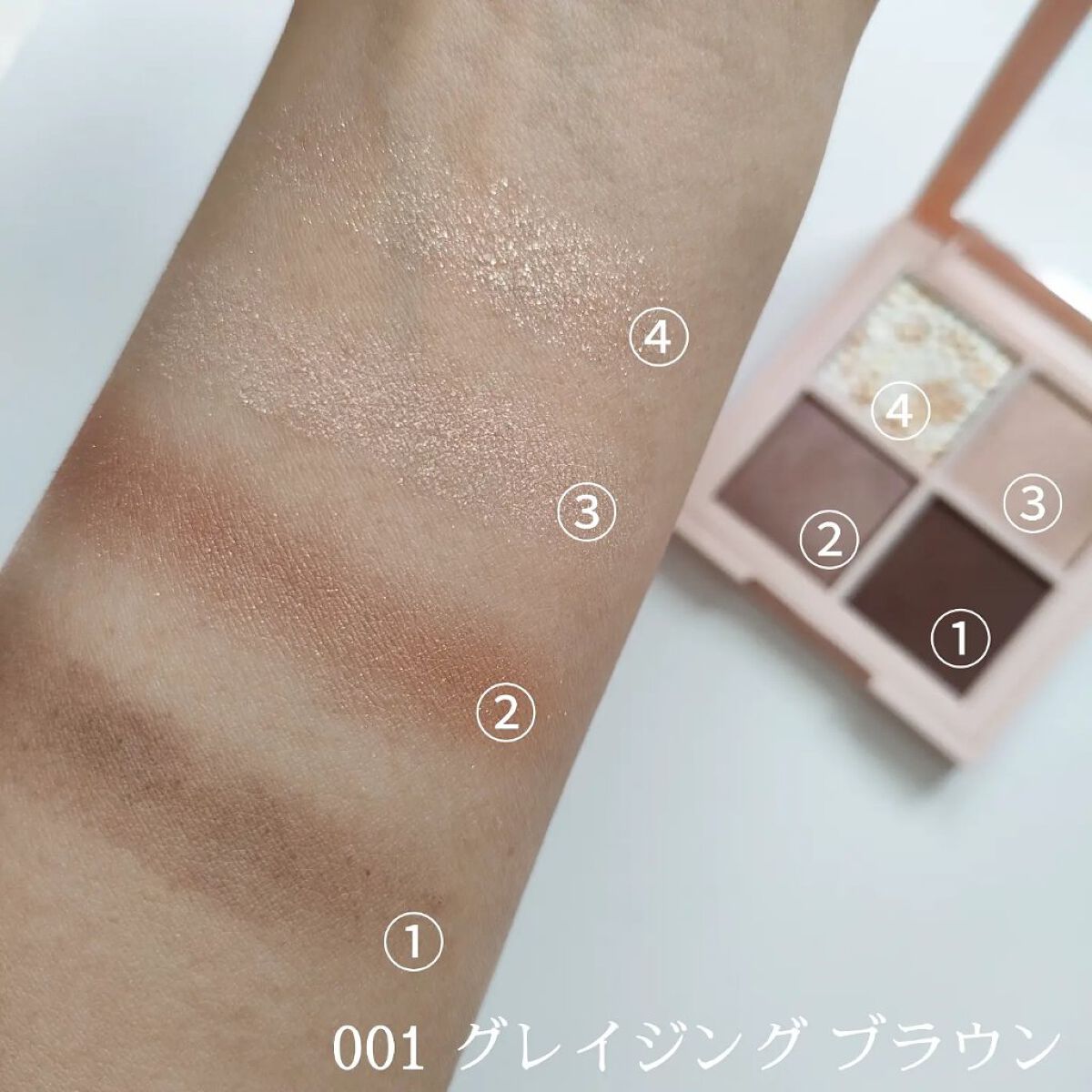 レブロン ダズル アイシャドウ クアッド/REVLON/アイシャドウパレットを使ったクチコミ（2枚目）