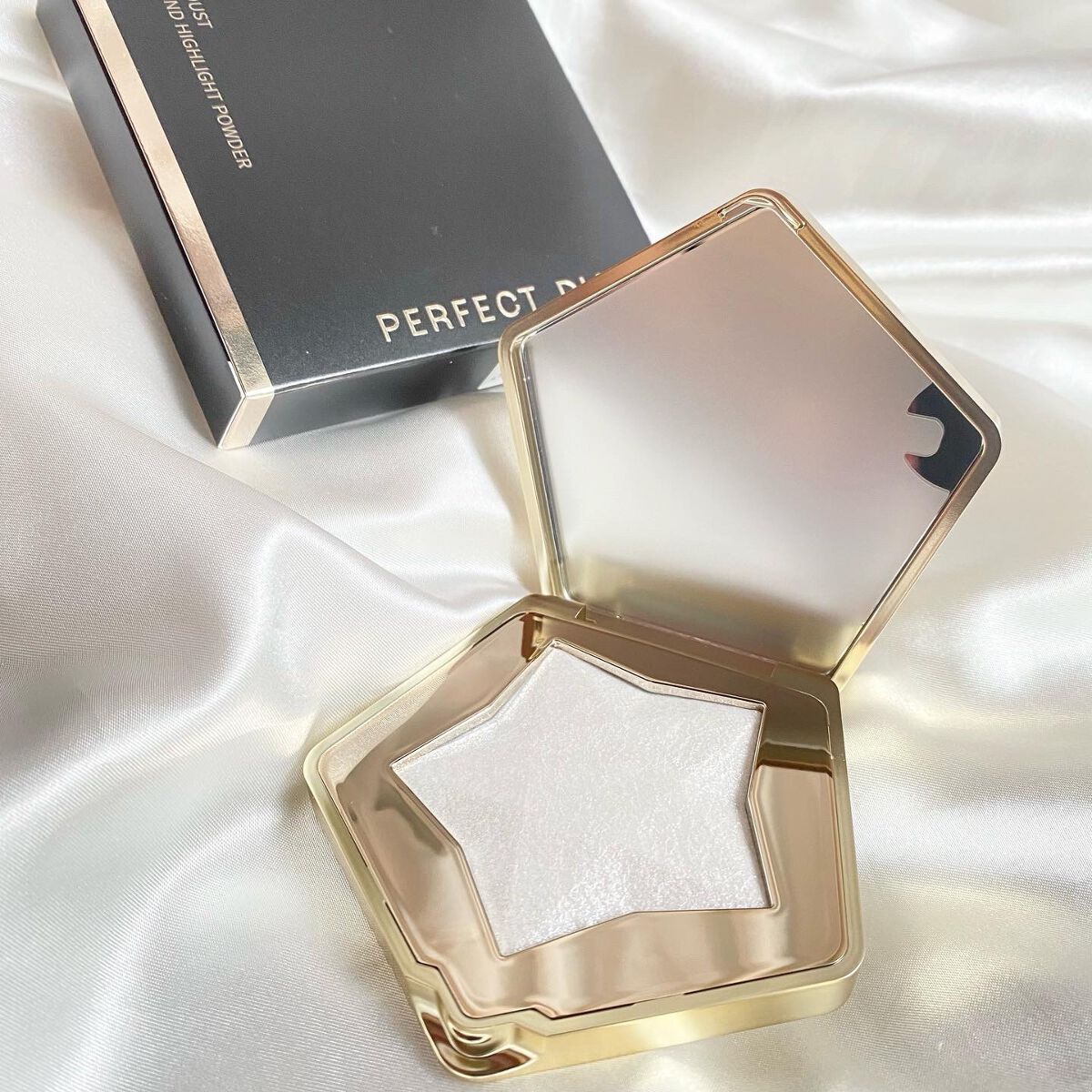 スターダストダイヤモンドハイライトパウダー/PERFECT DIARY/パウダーハイライトを使ったクチコミ(1枚目)