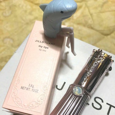 ❁JILLSTUART マイリップス❁

JILLSTUARTの限定品♡
塗ると唇の水分量で自分の色に変化！
ピンクパール入っていて、
血色感のあるピンクに変化☺︎

LIPSでも話題のリップ！
今回は