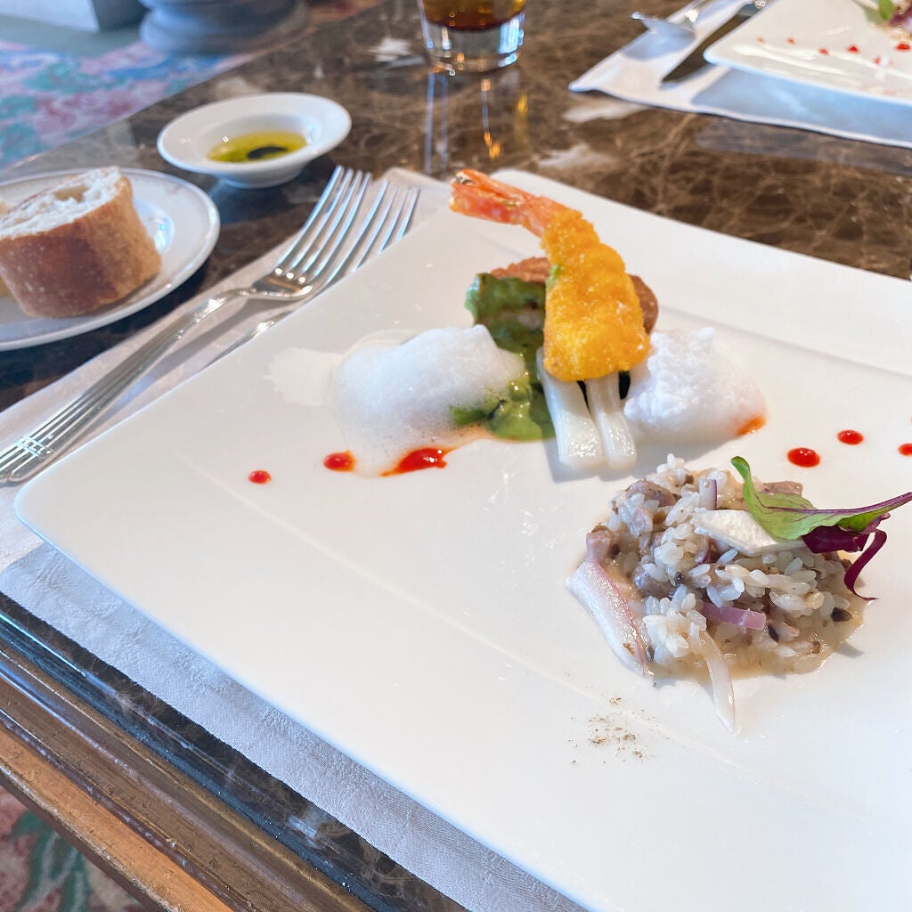 ♡ on LIPS 「ミニーマウスのお顔をラズベリームースとストロベリーアイスで型取..」(8枚目)