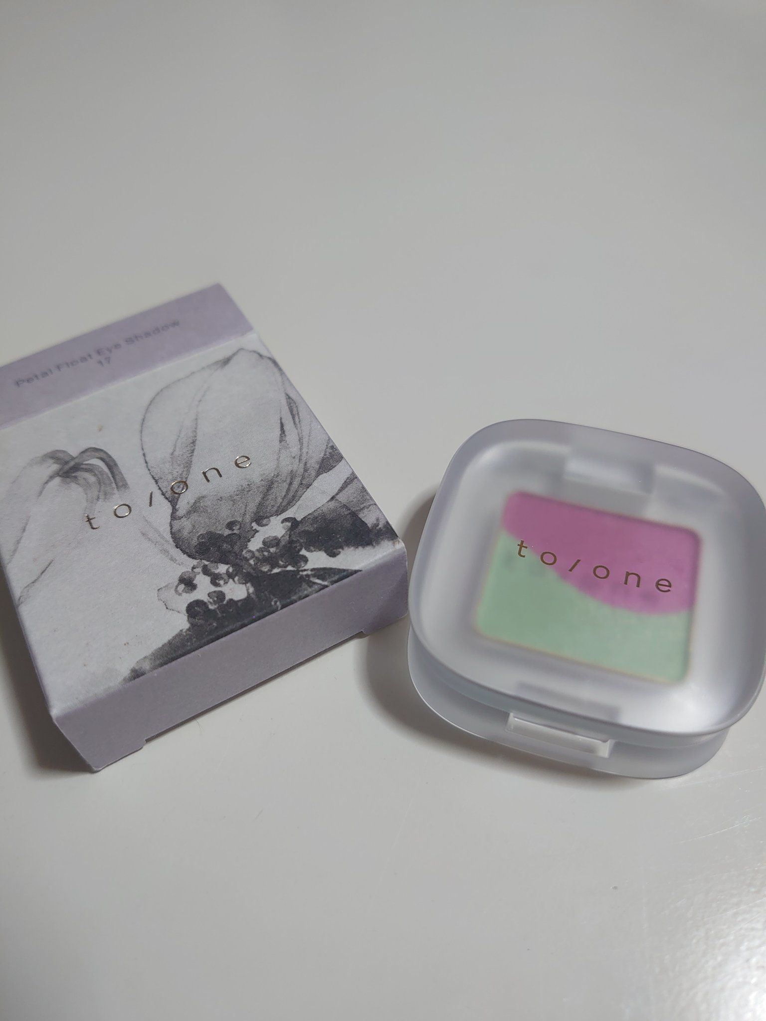 ペタル フロート アイシャドウ/to/one/アイシャドウパレットを使ったクチコミ（1枚目）