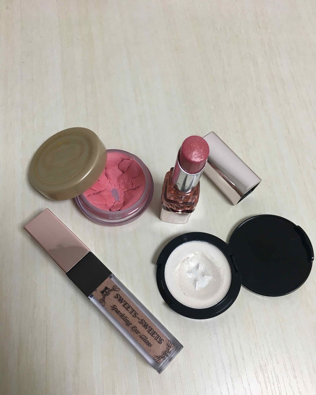 スパークリングアイグロス/スウィーツ スウィーツ/リキッドアイシャドウを使ったクチコミ(1枚目)