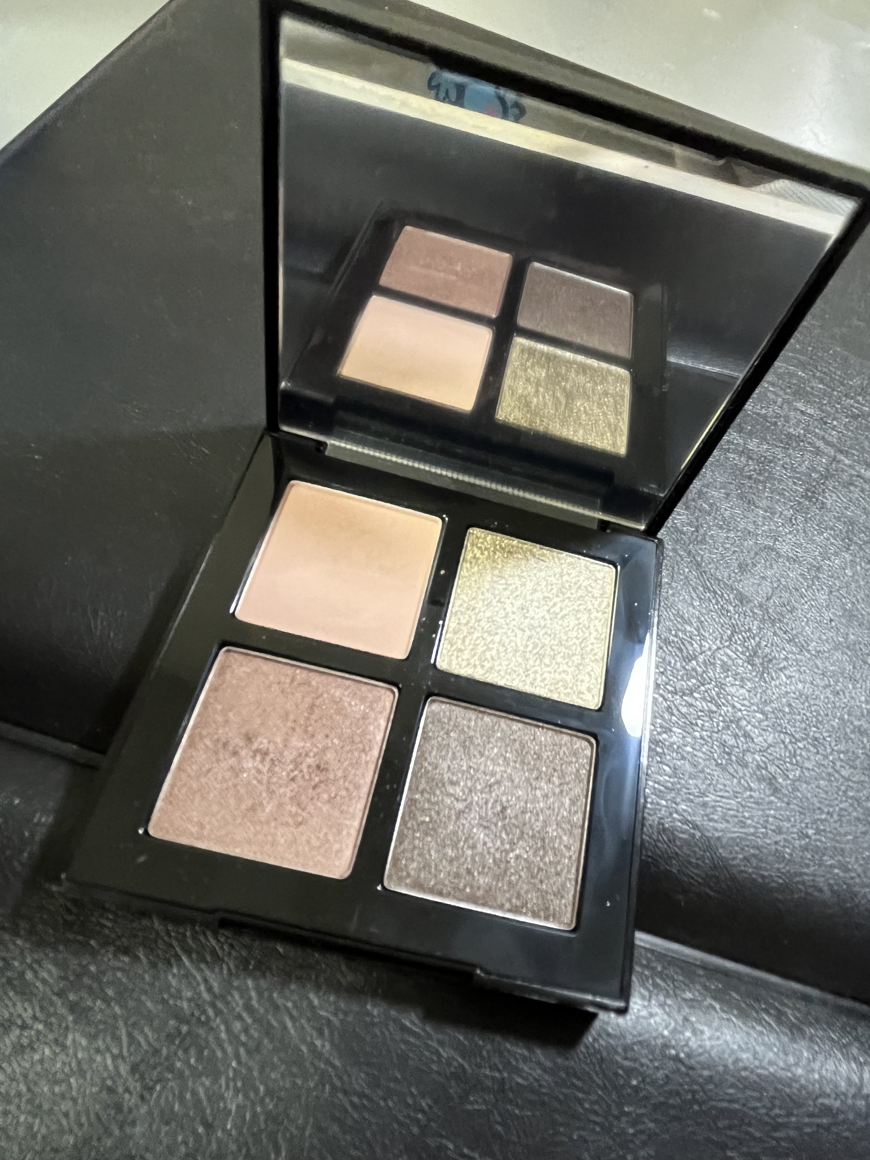 クロマティックス クワッド アイスカルプト ウィンター トランクイリティ/shu uemura/アイシャドウパレットを使ったクチコミ（1枚目）