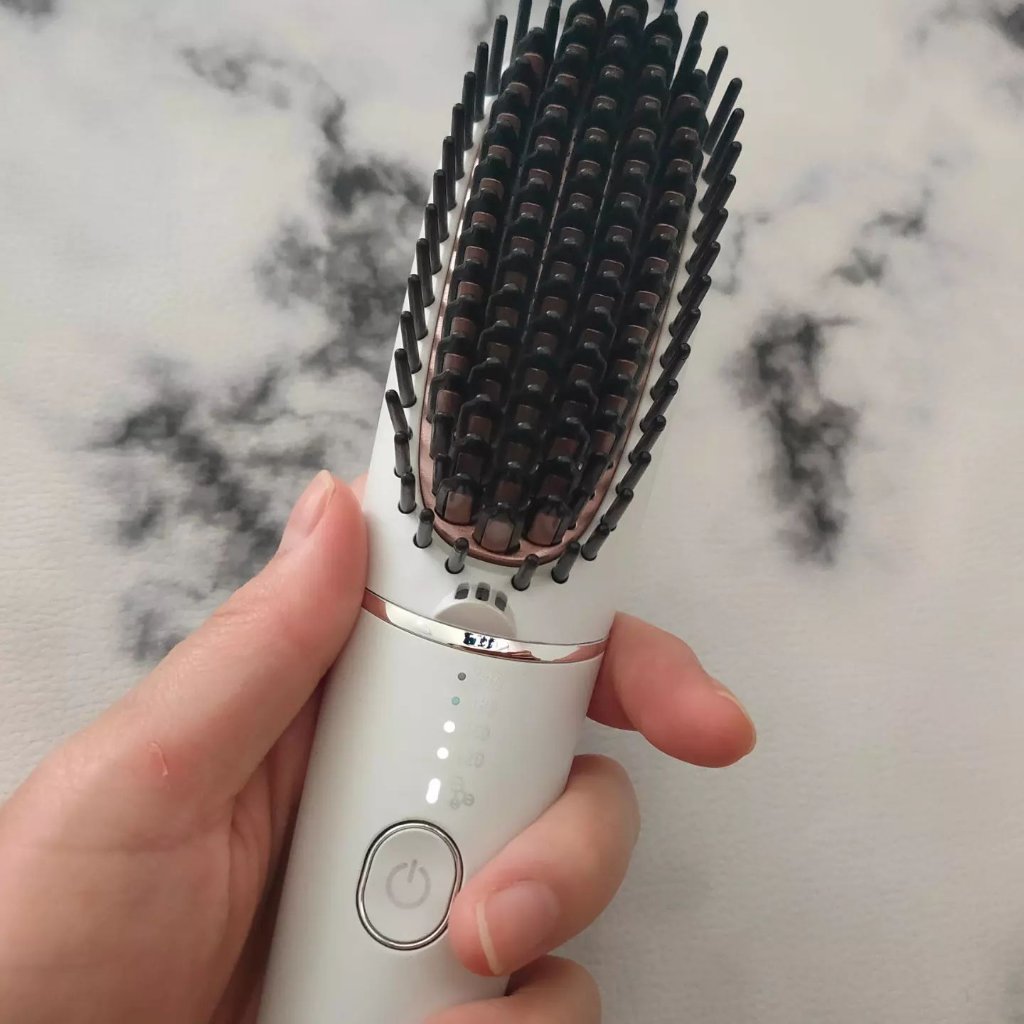 プレミアム ブラシ型ヘアアイロン/CARERISE/その他スタイリングを使ったクチコミ（2枚目）