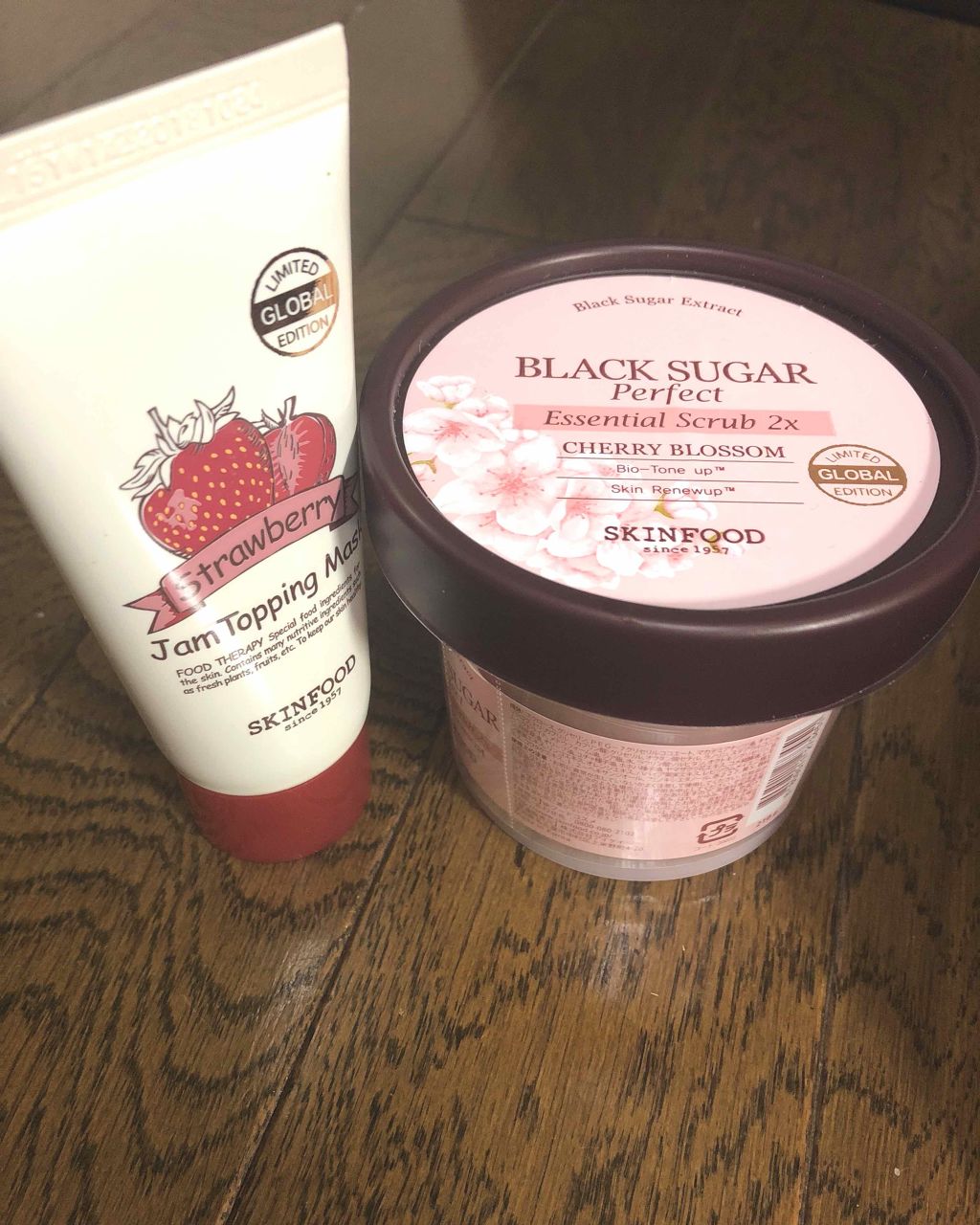 ブラックシュガー パーフェクトエッセンシャルスクラブ 2X チェリーブロッサム/SKINFOOD/洗い流すパック・マスクを使ったクチコミ(1枚目)