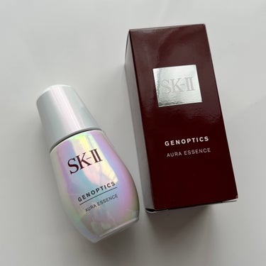 #SK-II
#ジェノプティクス オーラ エッセンス
#美白美容液




毎日2回、化粧水と乳液の間に使う
エスケーツーの美容液です🫧

スポイトになっていて、
量が調節しやすく使いやすいです◎

肌
