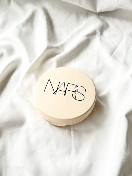 NARS ピュアラディアントプロテクション アクアティックグロー クッションファンデーション SPF50+/PA+++のクチコミ「●  素肌を活かしたみずみずしい透明感とツヤが欲しいなら丸
みずみずしさが特徴なので、顔の中.....」(1枚目)