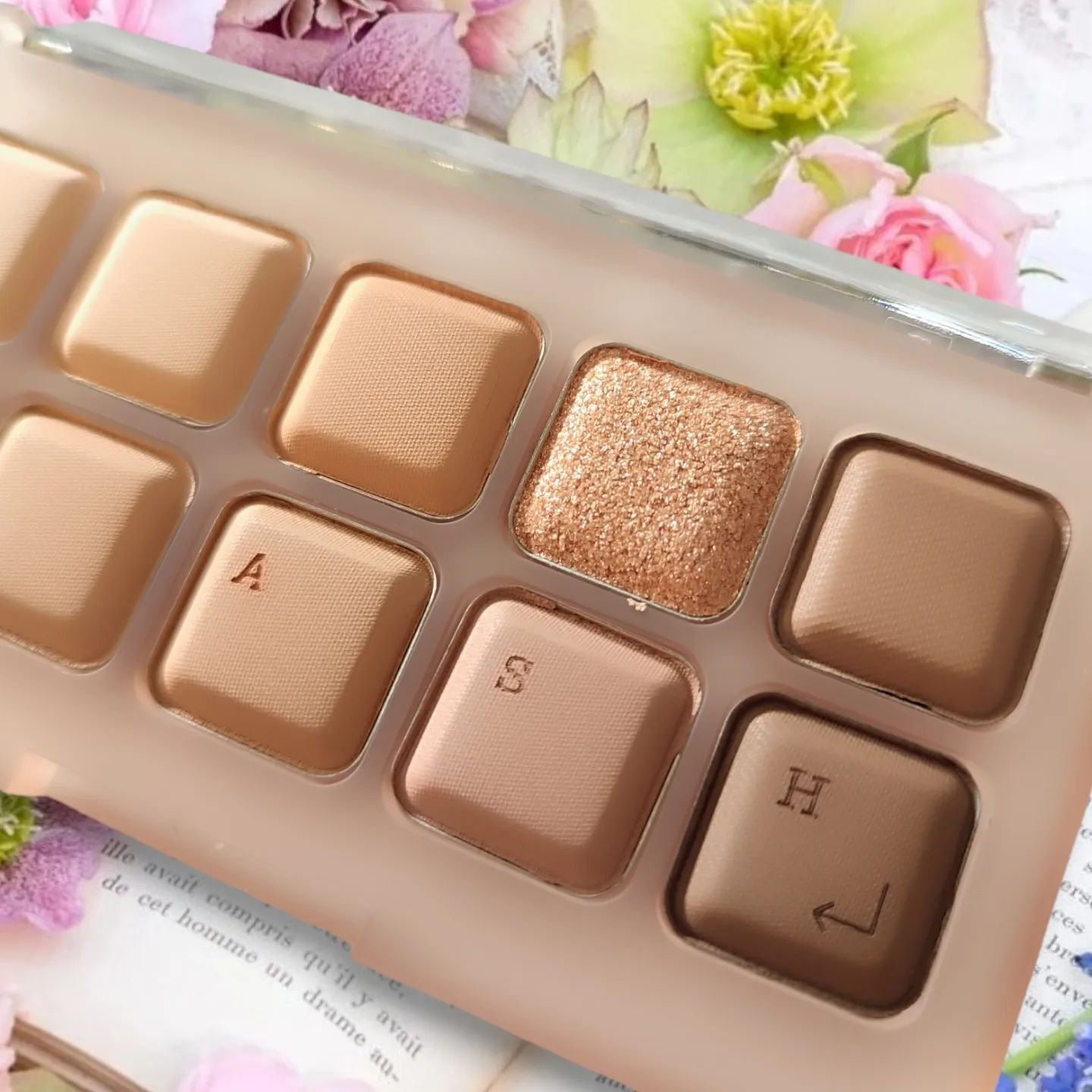 ムードキーボード 01 アッシュシナモン(Ash Cinanamon)/lilybyred/アイシャドウパレットを使ったクチコミ（2枚目）