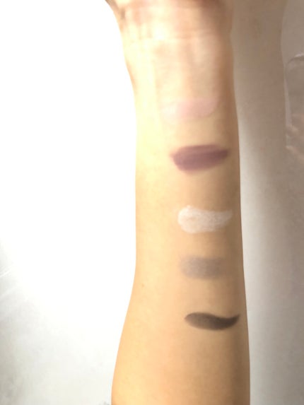 ESTEE LAUDER ピュア カラー エンヴィ アイシャドウ ファイブ カラー パレットのクチコミ「ESTEE LAUDER
アイシャドウコンパクト
引き出しから出て来た古いものっぽい。
発.....」(3枚目)