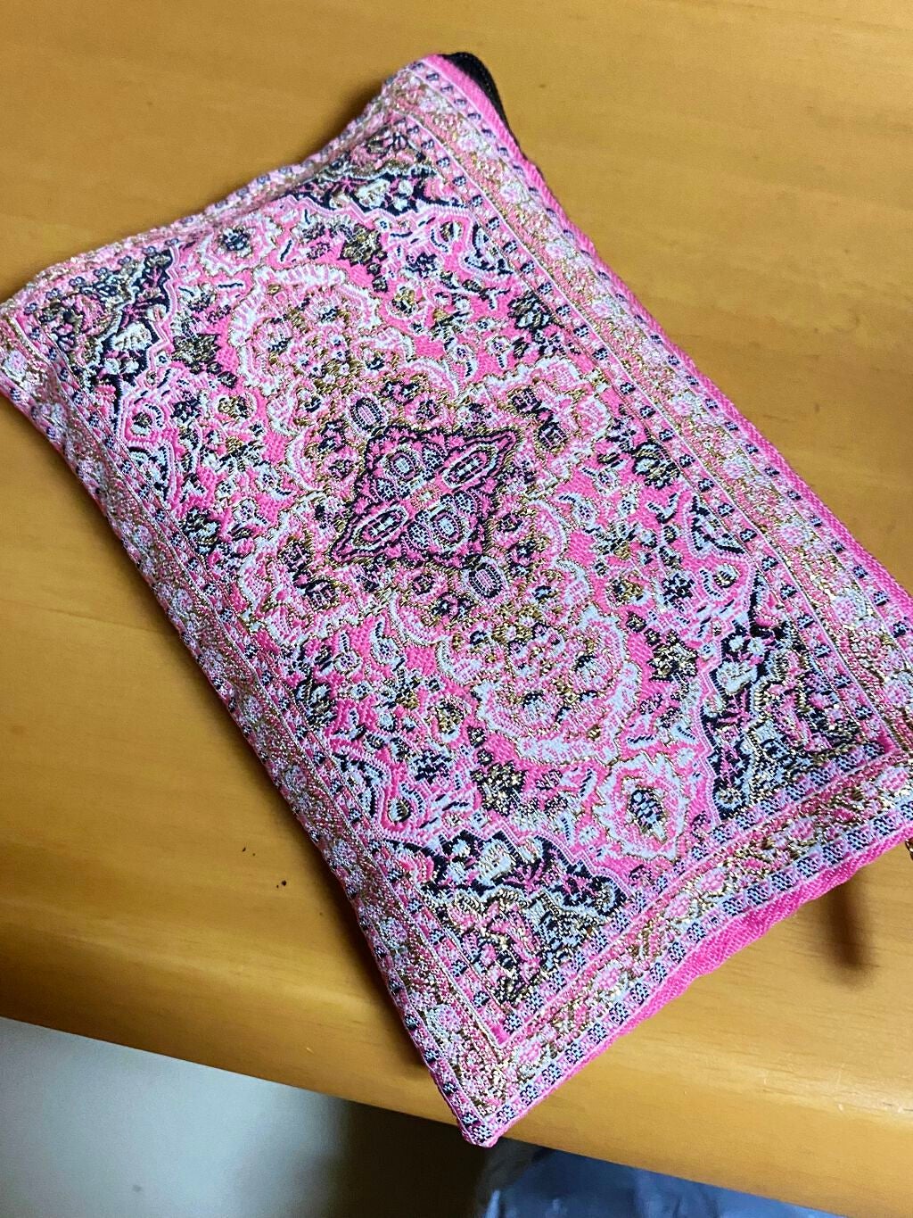 リサ・ラーソン♡クッションファンデマニア on LIPS 「手織りのよォな豪華そぉな#化粧ポーチ友達からプレゼント貰ってイ..」(4枚目)