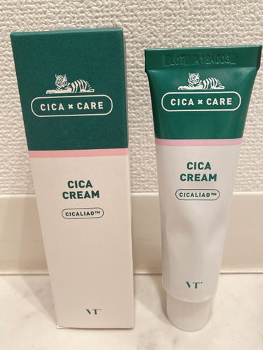 ○VT CosmeticsのVT CICA CREAMは、つけ心地が軽いクリームです。

使用方法🌙
洗顔→セラム→化粧水→美容液→【VT CICA CREAM】

○1ヶ月近く使用していますが、ニキビ