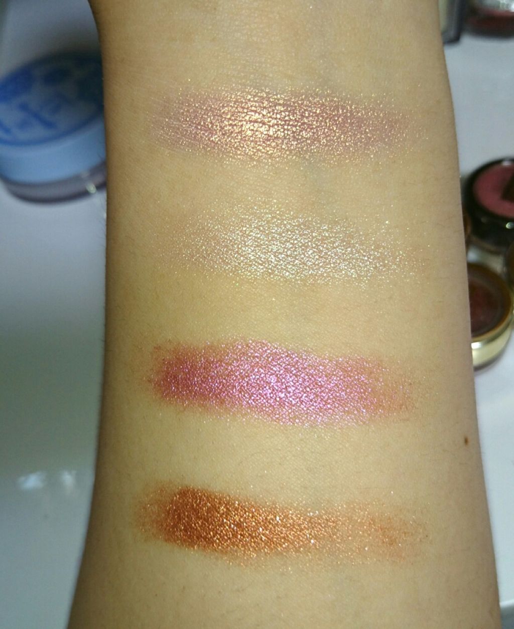 tarte Chrome For The Holidays Set のクチコミ「タルトのホリデーのスウォッチ＆メイクです！


タルト初めて使ったけど、発色綺麗でいいね✨ただ.....」（2枚目）