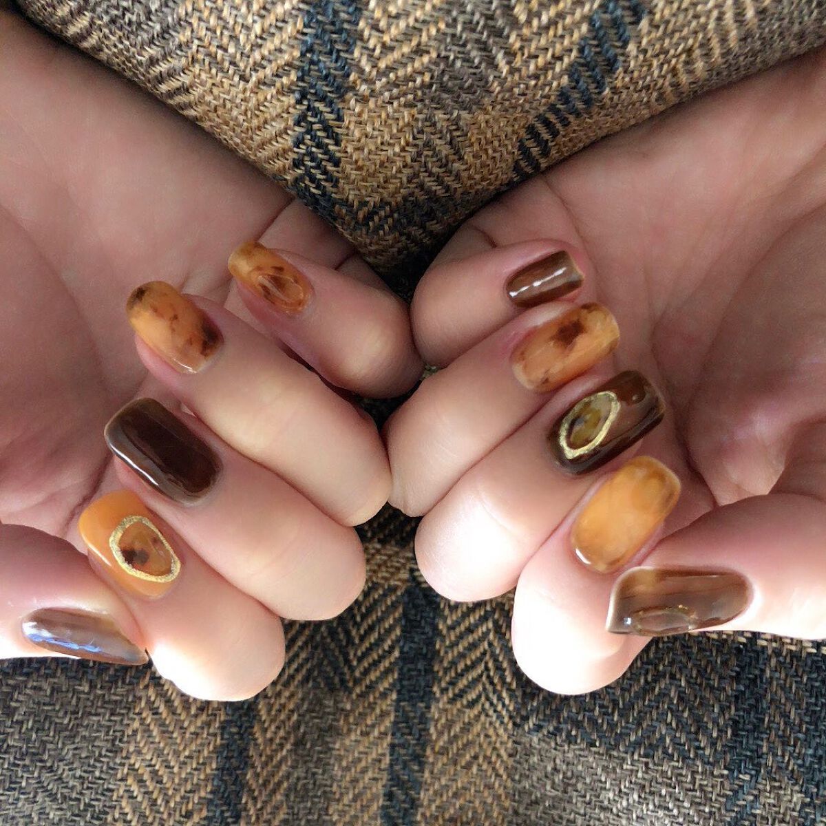 行場 on LIPS 「秋だね〜🍁#セルフネイル部#セルフネイル#nail#秋ネイル#..」(1枚目)