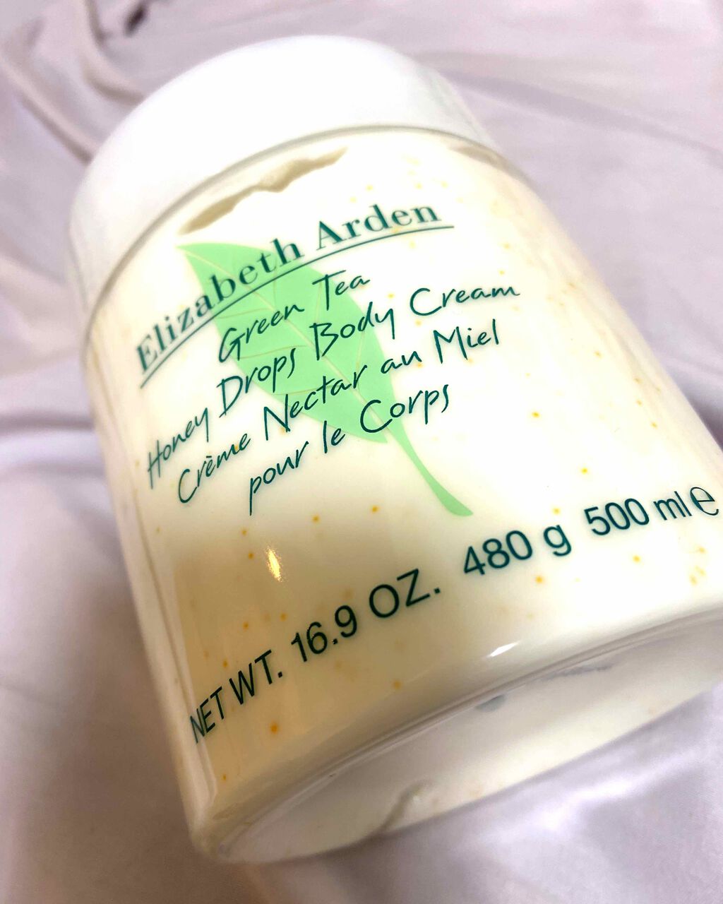  #ガチレビュー 

エリザベスアーデンのいい香りと噂のボディクリーム買ってみた。定価だと500MLで6000円はくだらないのですが、今回2000円でネットで購入できました。

日本では取り扱っているお店はかなり少ないと思います、、アメ