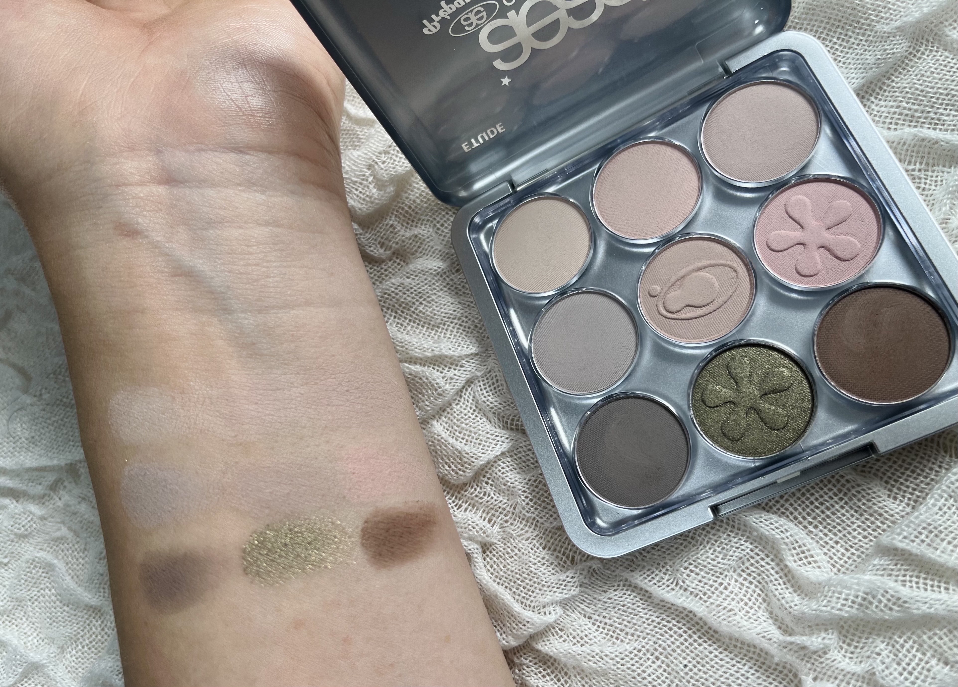 ETUDE Etude×aeae Hype Khaki Editionのクチコミ「⭐︎★ ETUDE ★⭐︎

Etude×aeae 
Hype Khaki Edition

.....」（3枚目）