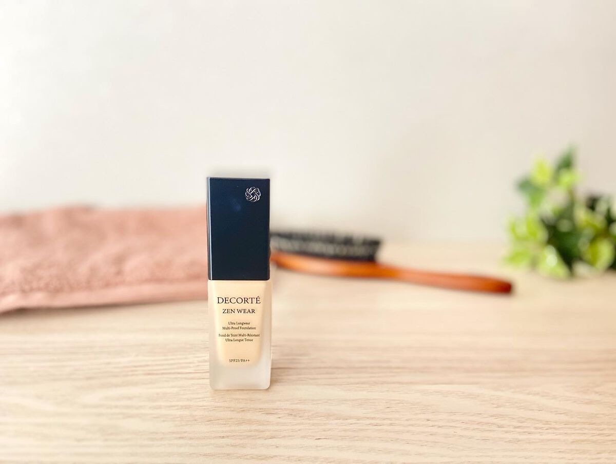 .
コスメデコルテ　ゼン ウェア フルイド ᝰ✍︎꙳⋆

@コスメのベスコスのリキッドファンデでも2位だったり
ずっと気になっていたコスメデコルテさんのゼン ウェア フルイド.ᐟ

使い方は
キャップをしめたまま上下によく振ってから手のひら