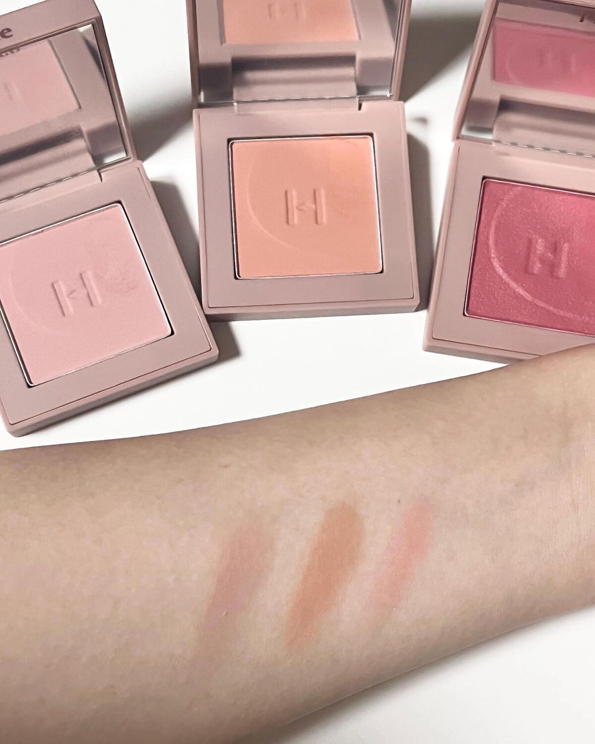 ニューデップスアイシャドウ SH003 ポイントアウト/hince/単色アイシャドウを使ったクチコミ（2枚目）