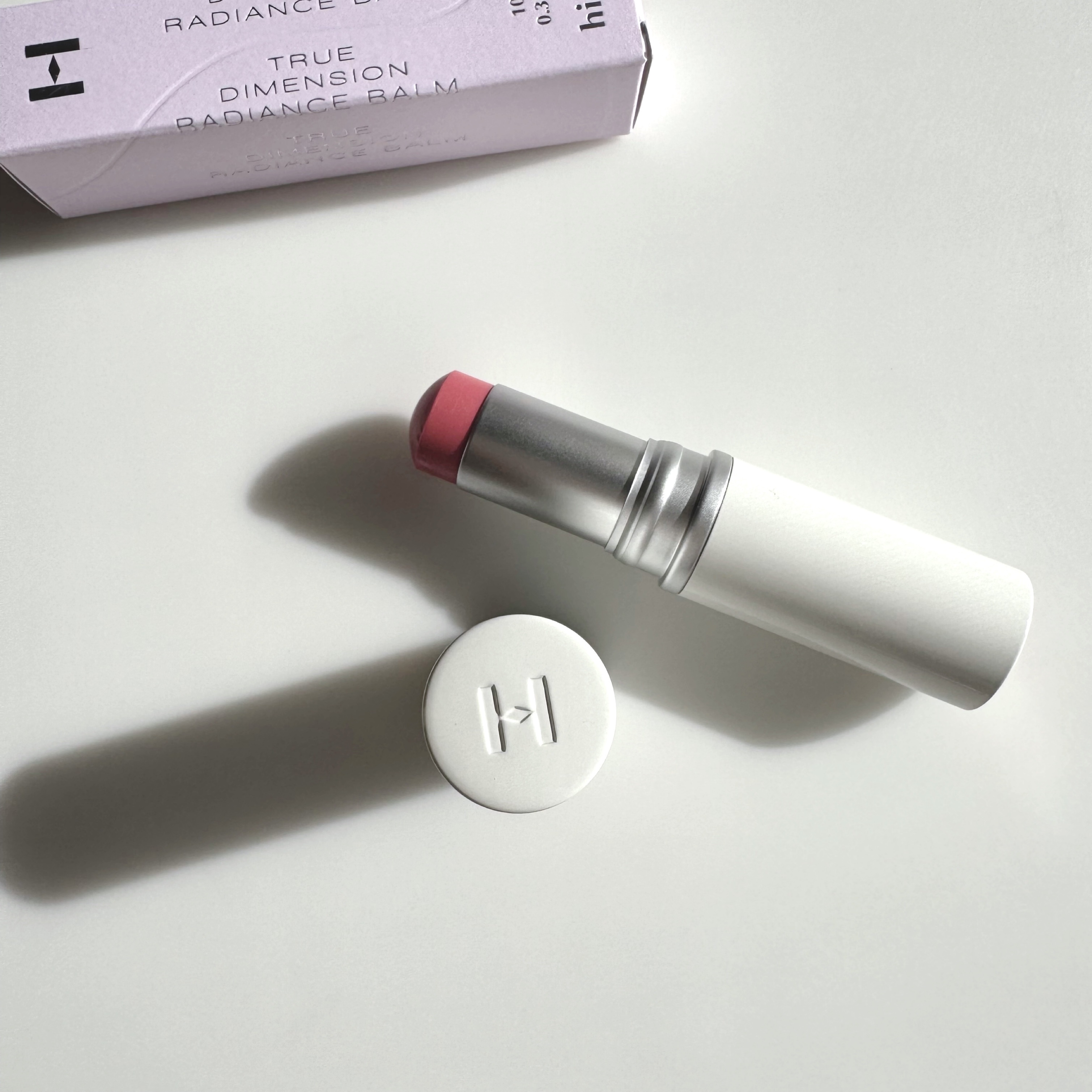 トゥルーディメンションラディアンスバーム TP005 シェリーピンク/hince/スティックハイライトを使ったクチコミ（1枚目）