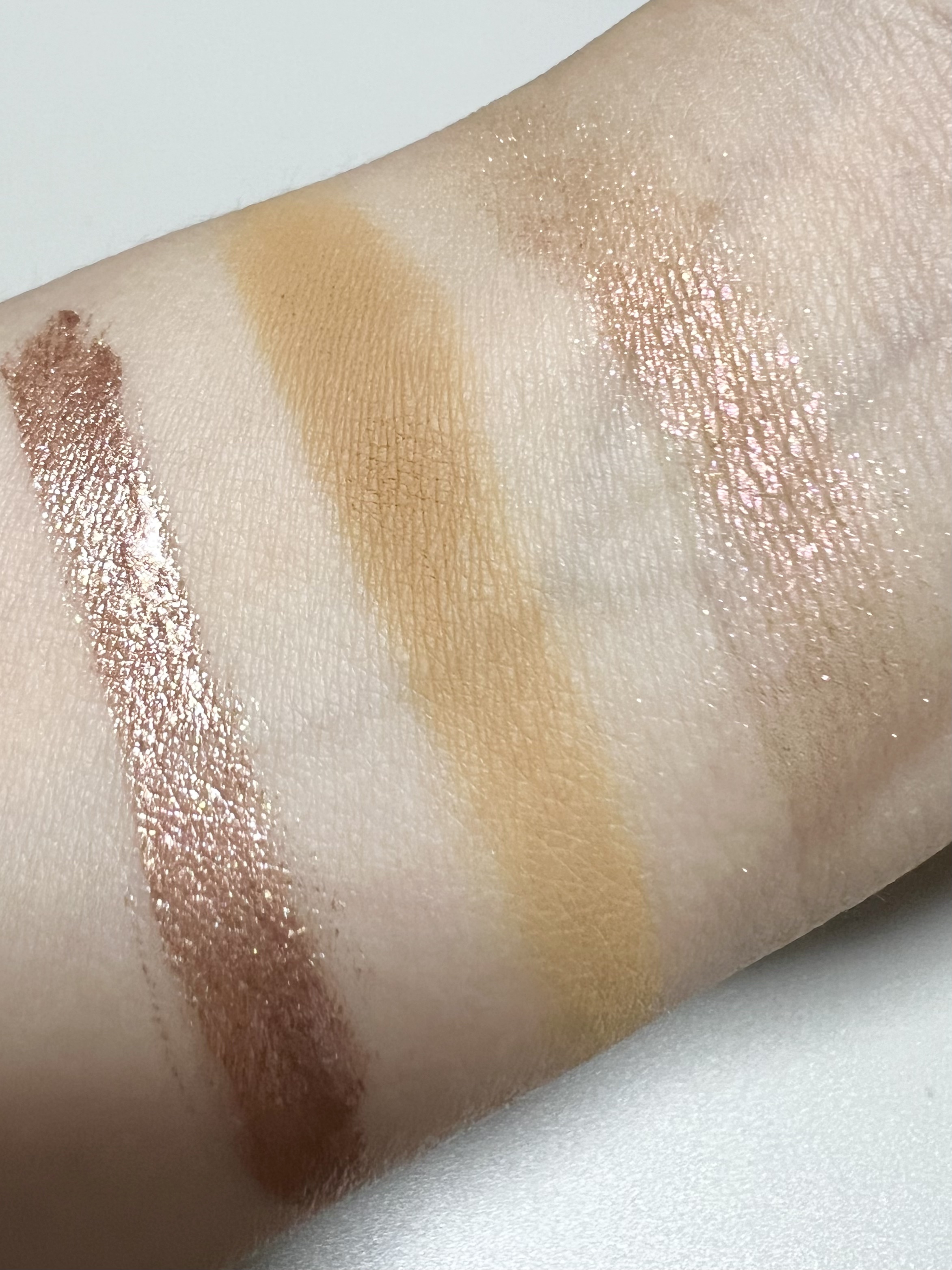 スモール アイシャドウ チュチュ グッド/M・A・C/単色アイシャドウを使ったクチコミ（3枚目）